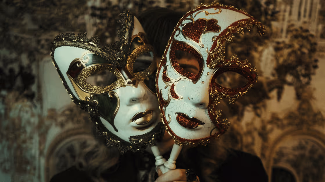 An image of theatrical venecian masks.